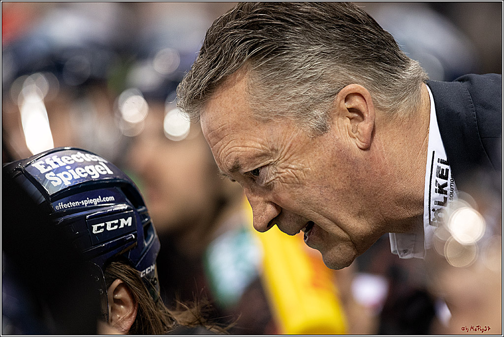 PENNY DEL Viertelfinale 4. Spiel; Duesseldorfer EG - Red Bull Muenchen; Duesseldorf, 16.04.2022